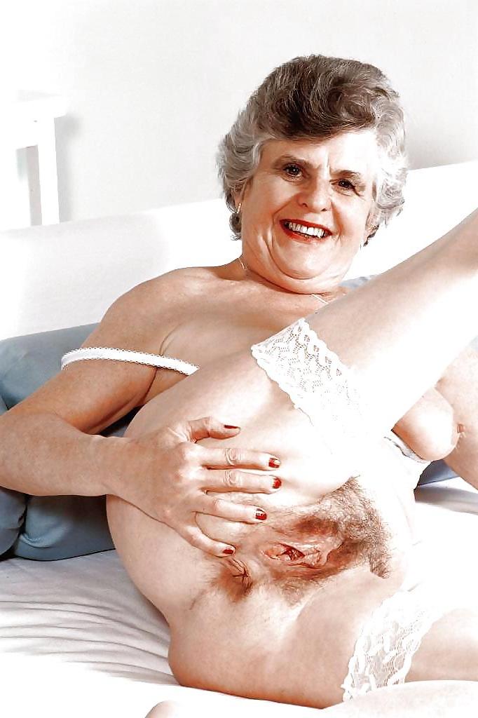 19P Grannies want to show their cunts