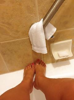 6P Feet Toes bbw chubby milf