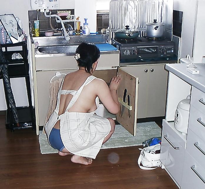 25P Regine della casa,troie in cucina - slut housewife 2