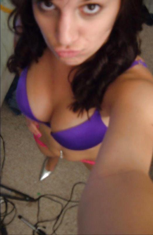 25P Facebook sluts thats your profile pic show me the rest :)