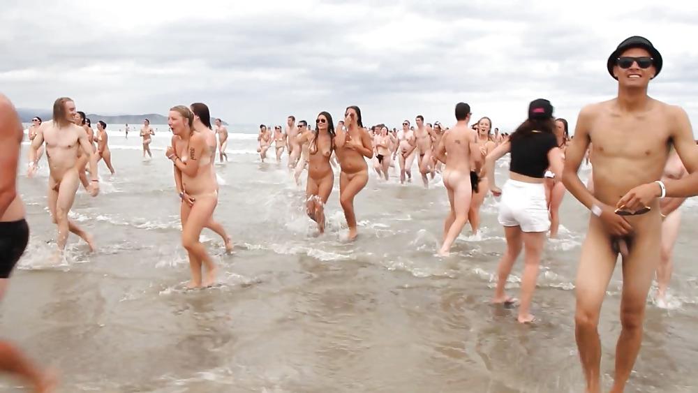 25P New Zealand skinny dip world record