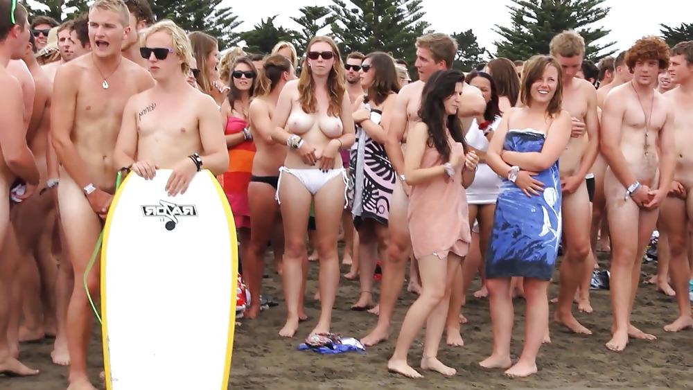 25P New Zealand skinny dip world record