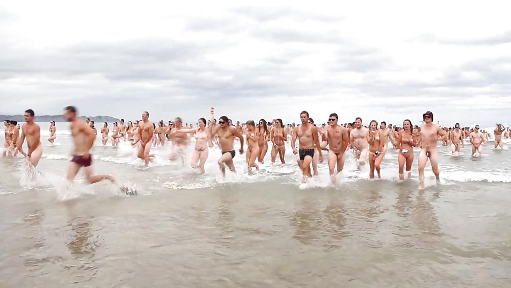 25P New Zealand skinny dip world record