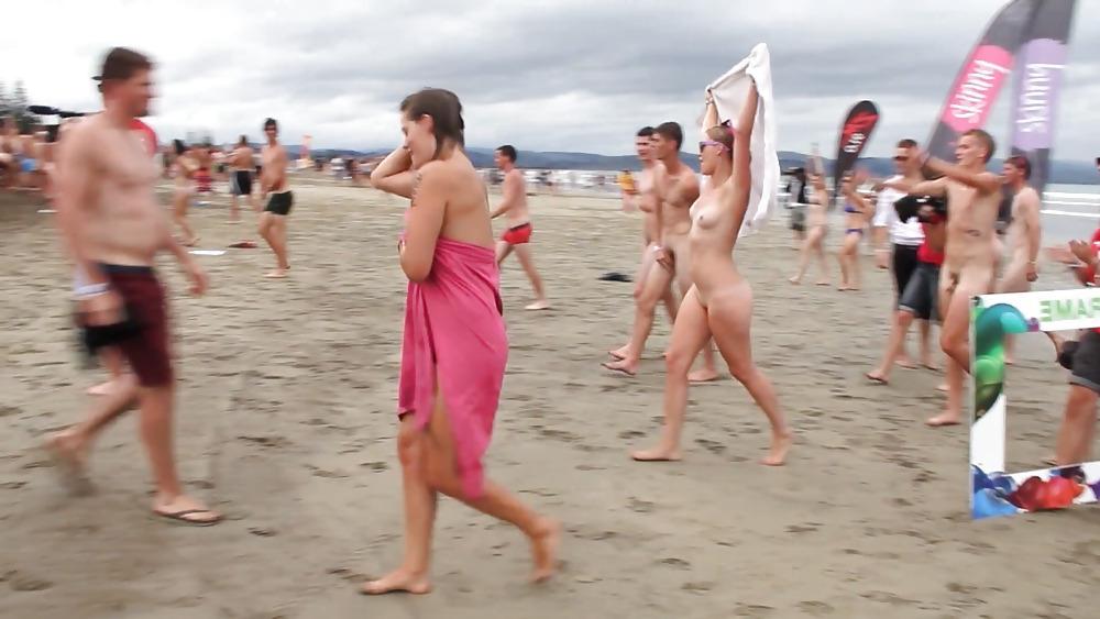 25P New Zealand skinny dip world record