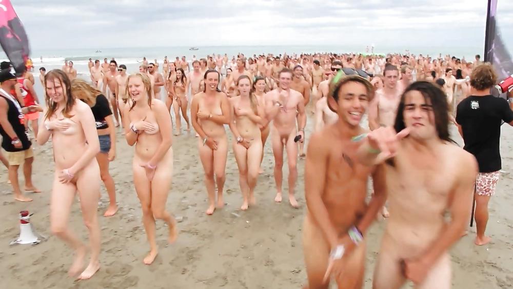 25P New Zealand skinny dip world record
