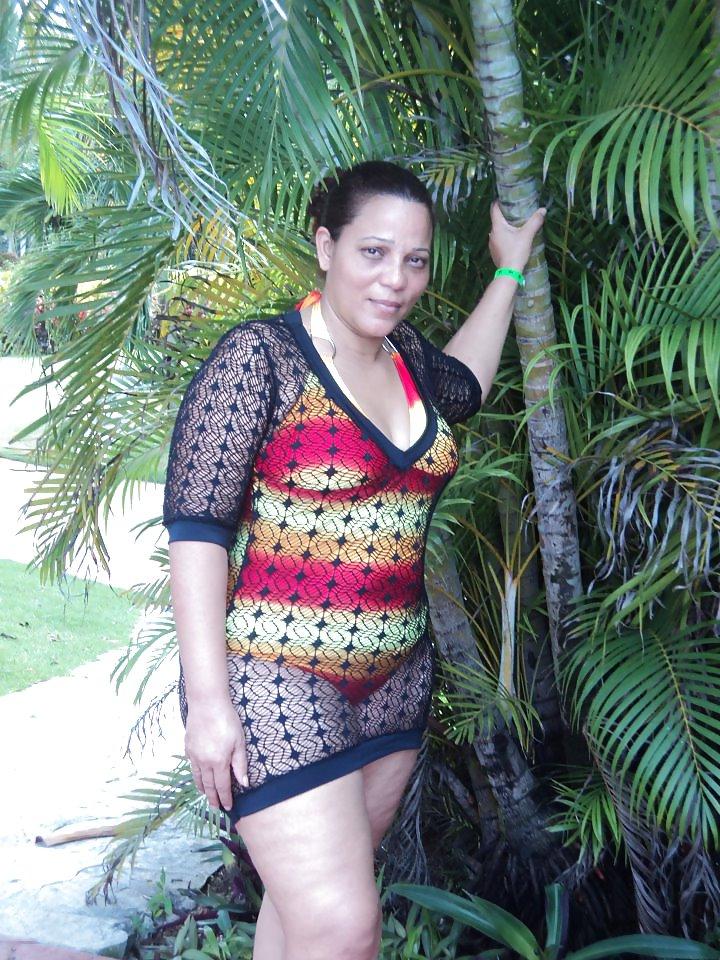 12P Dominican women: mariso