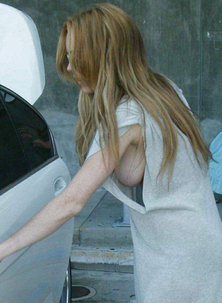 10P Lindsay Lohan ... Side Boob Front Of Her Car