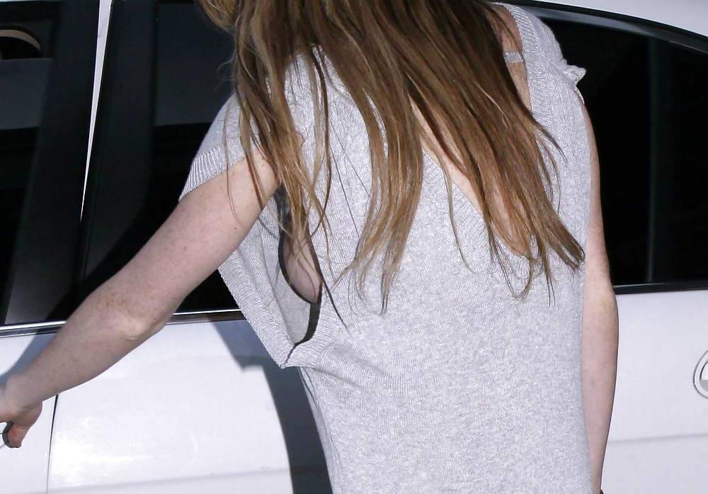 10P Lindsay Lohan ... Side Boob Front Of Her Car