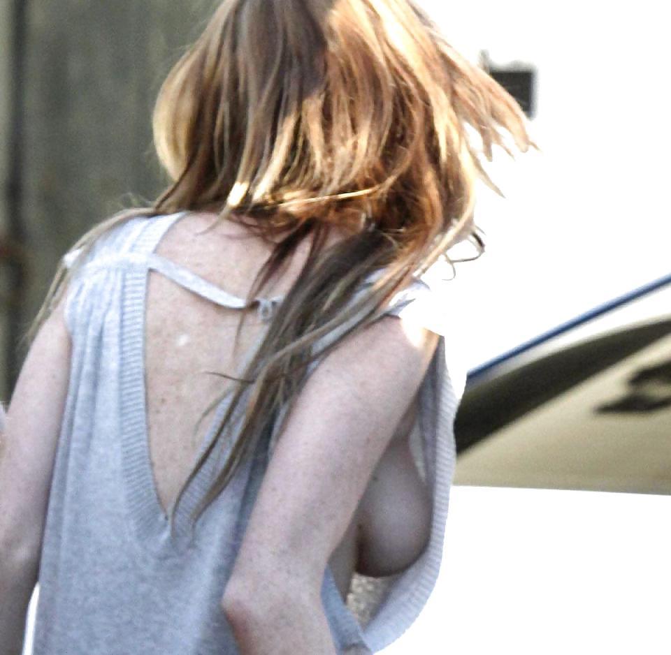 10P Lindsay Lohan ... Side Boob Front Of Her Car