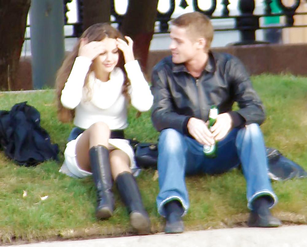 10P In The Streets 094 - Couple Camera Reaction (Upskirt)
