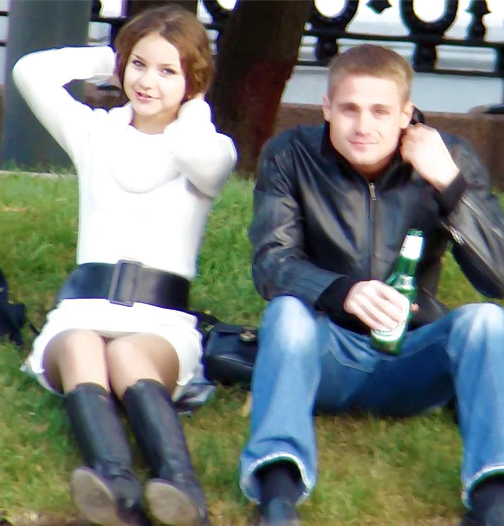 10P In The Streets 094 - Couple Camera Reaction (Upskirt)