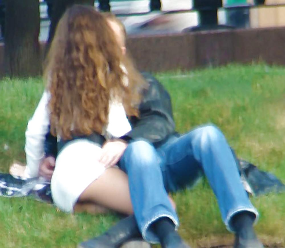 10P In The Streets 094 - Couple Camera Reaction (Upskirt)