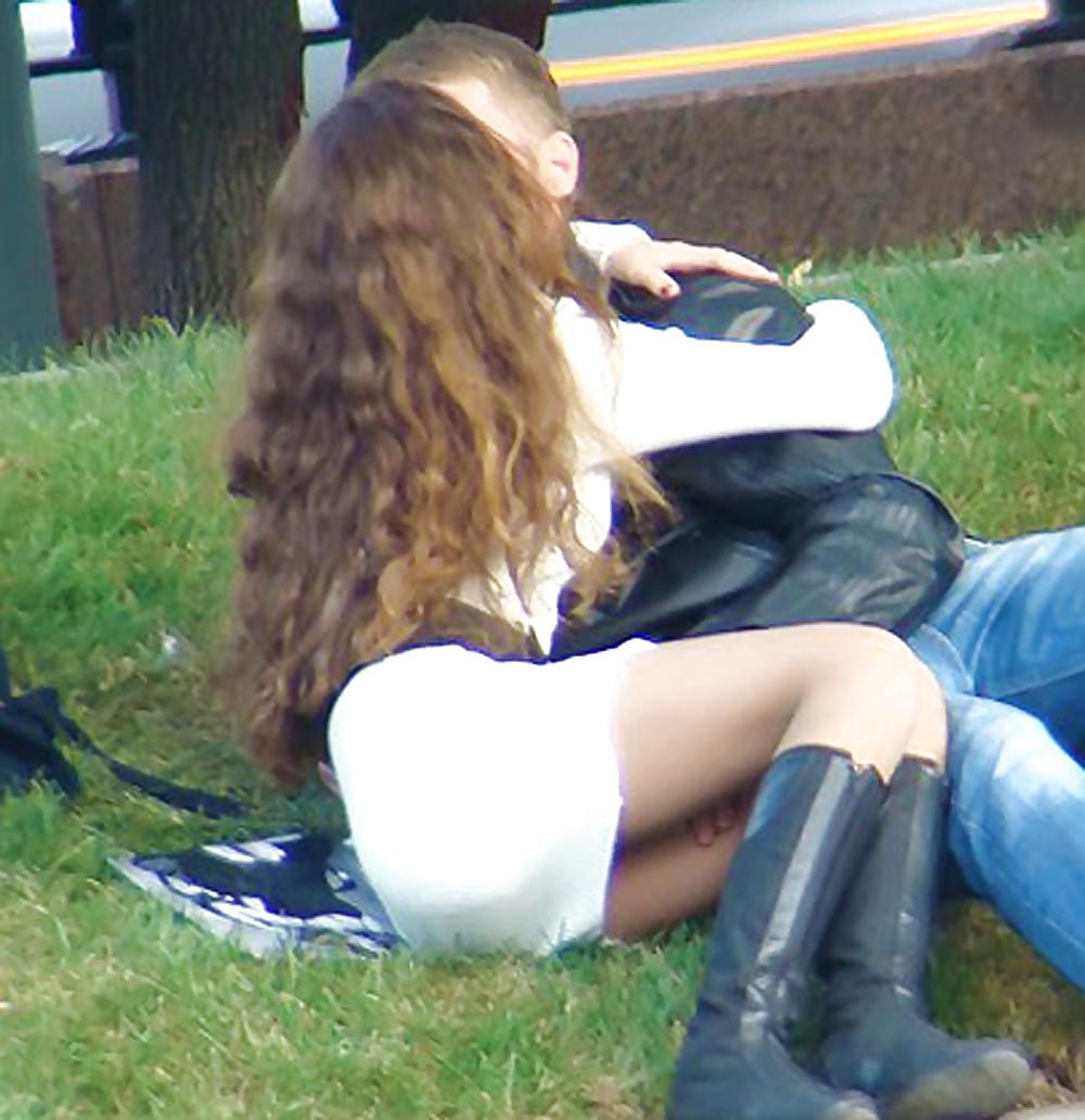 10P In The Streets 094 - Couple Camera Reaction (Upskirt)