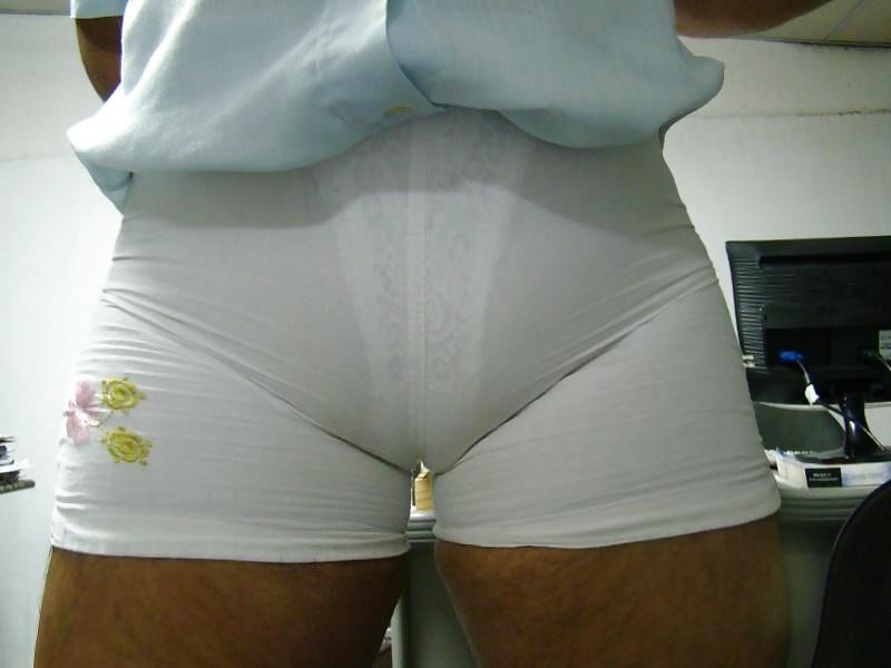 25P Camel toe ! pusy