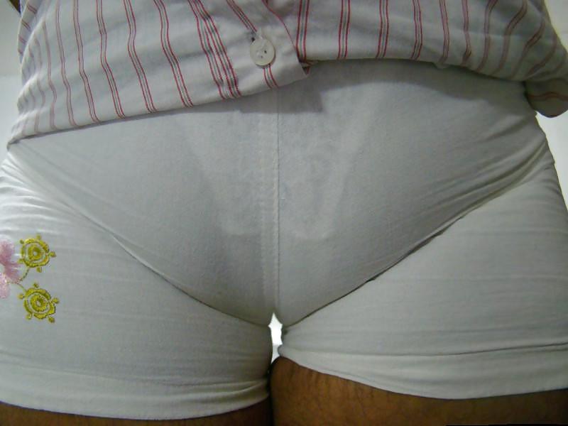 25P Camel toe ! pusy