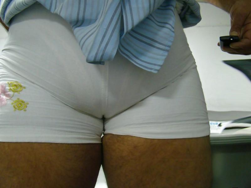 25P Camel toe ! pusy