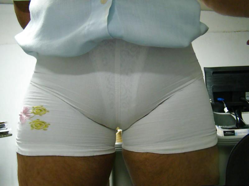25P Camel toe ! pusy