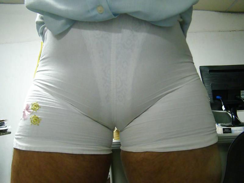 25P Camel toe ! pusy