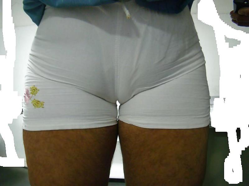 25P Camel toe ! pusy