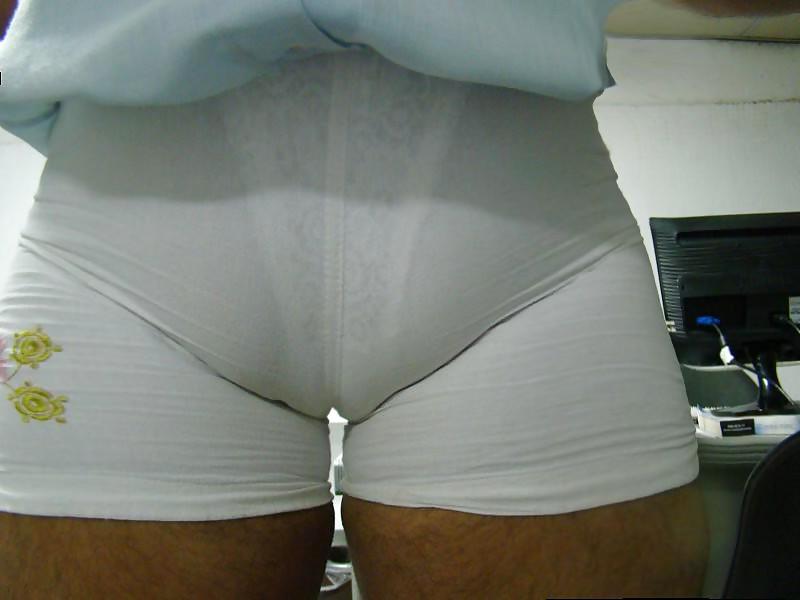 25P Camel toe ! pusy