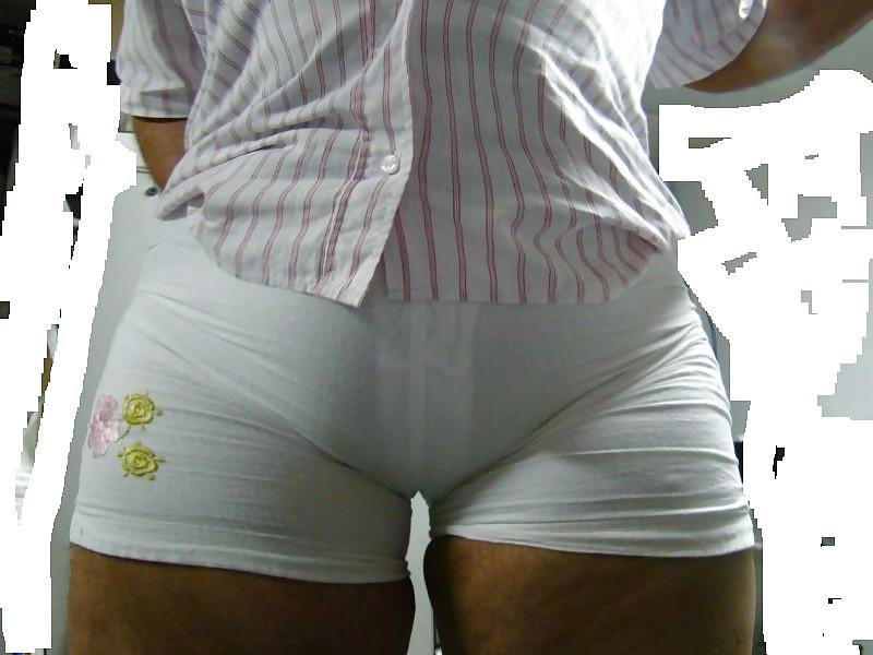 25P Camel toe ! pusy