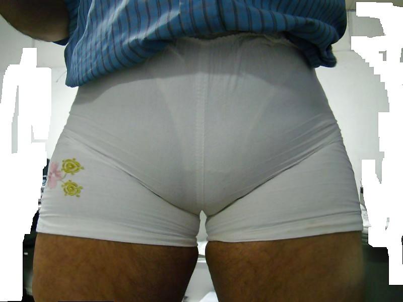 25P Camel toe ! pusy