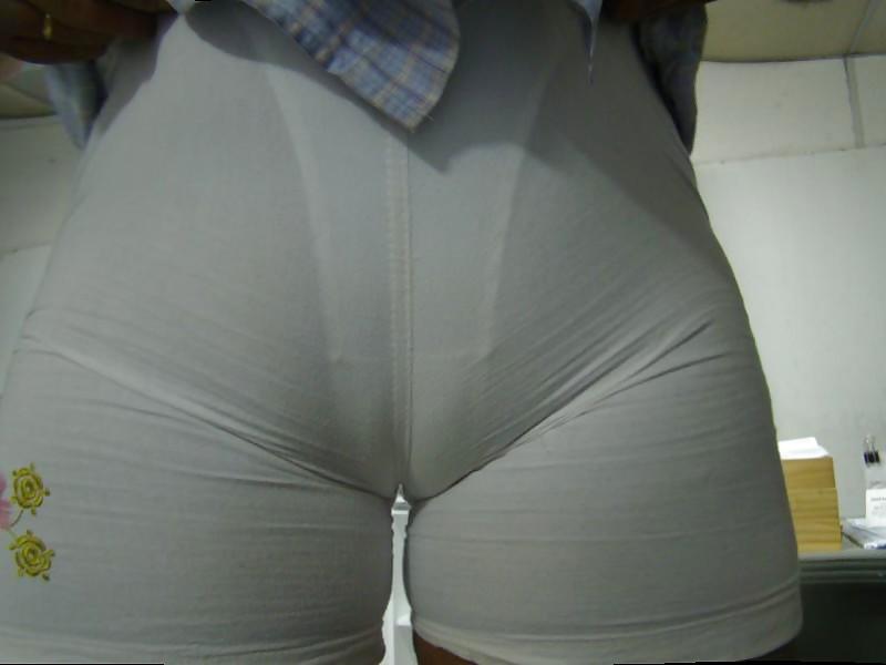 25P Camel toe ! pusy