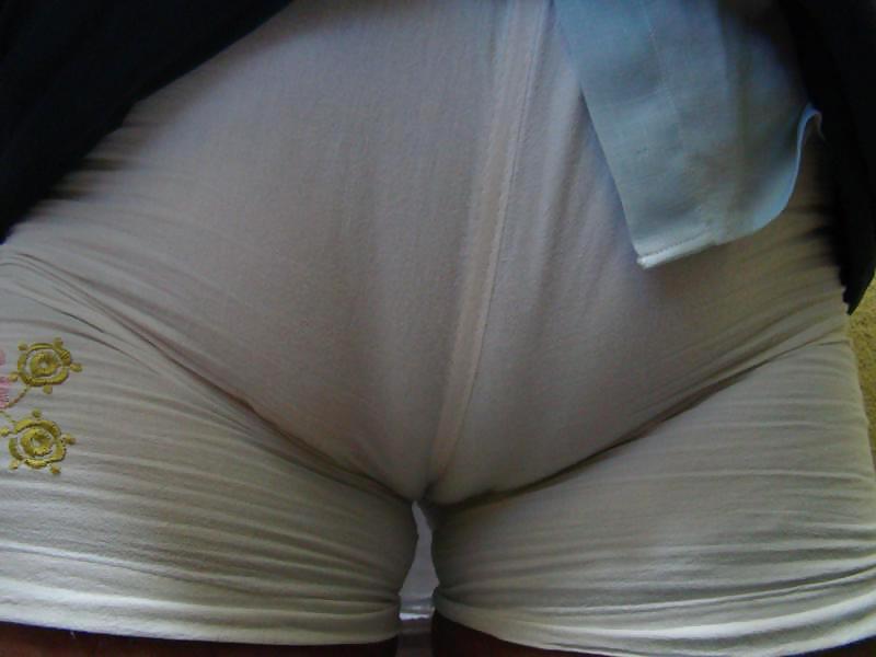 25P Camel toe ! pusy