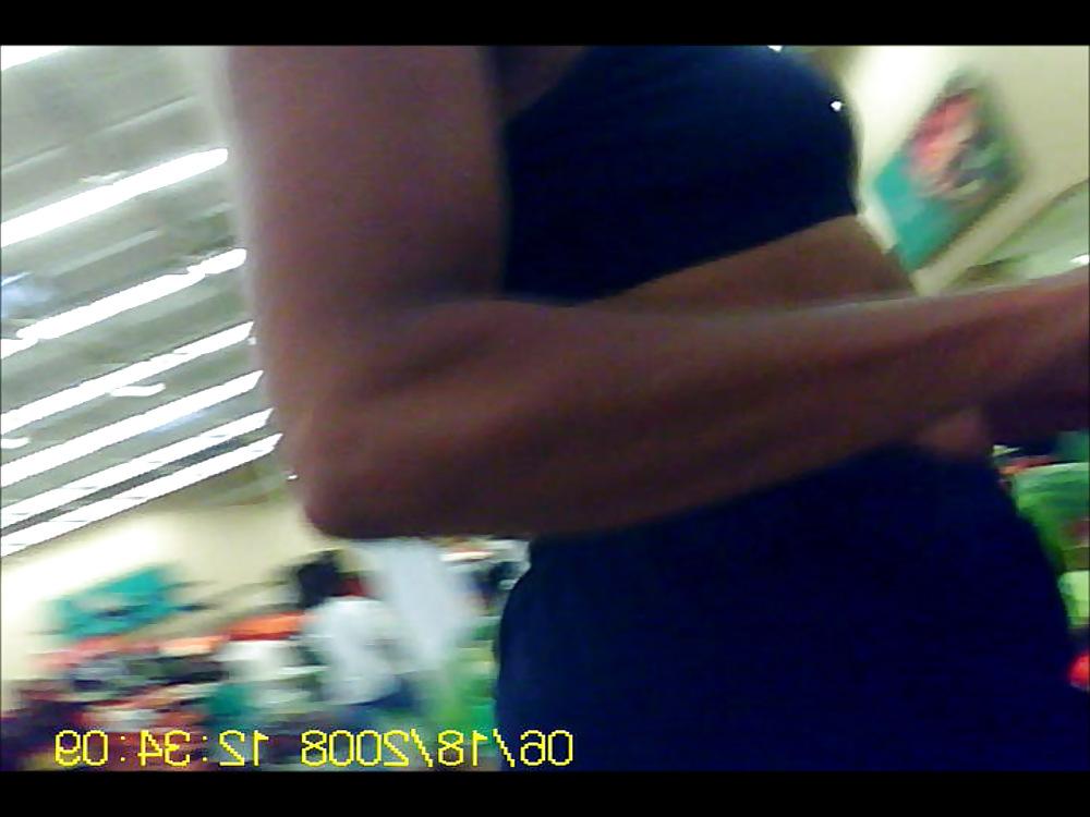 7P Black MILF in Gym Outfit