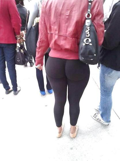 20P Perfect asses in leggings