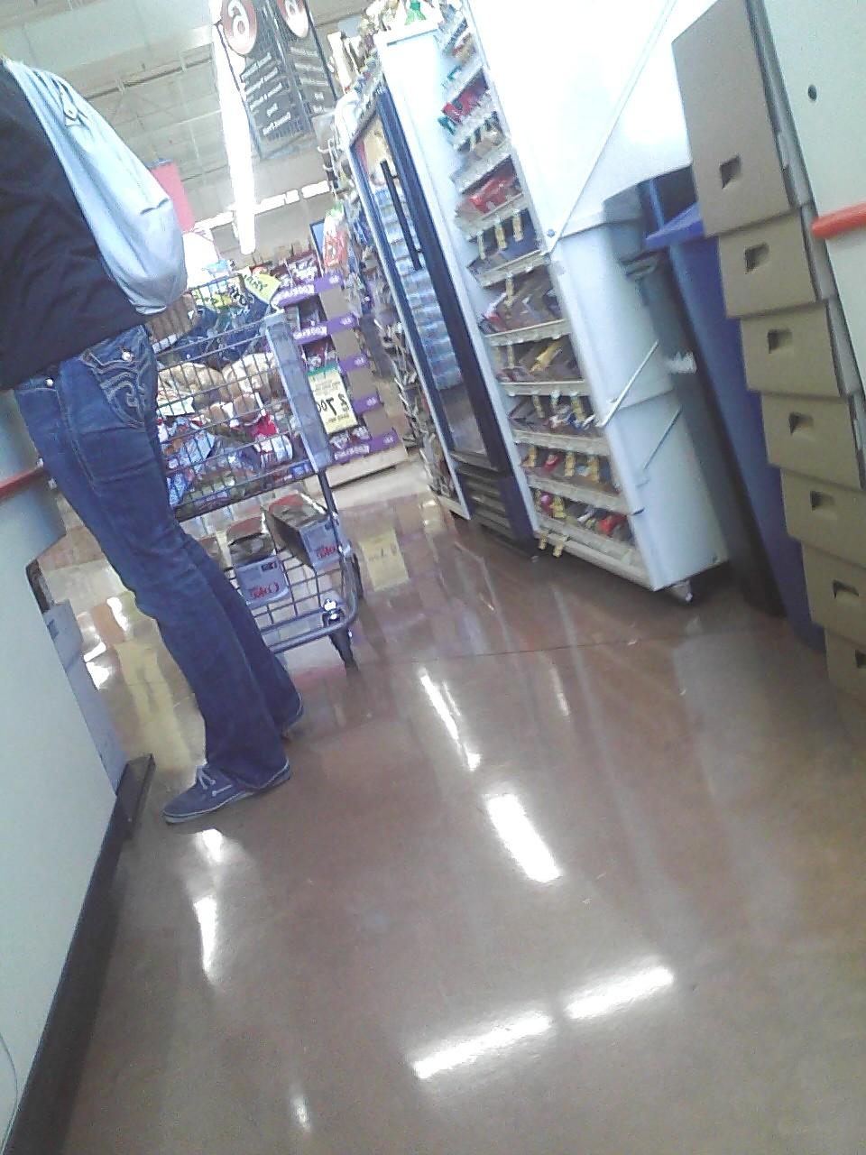 7P Candid - Shopping
