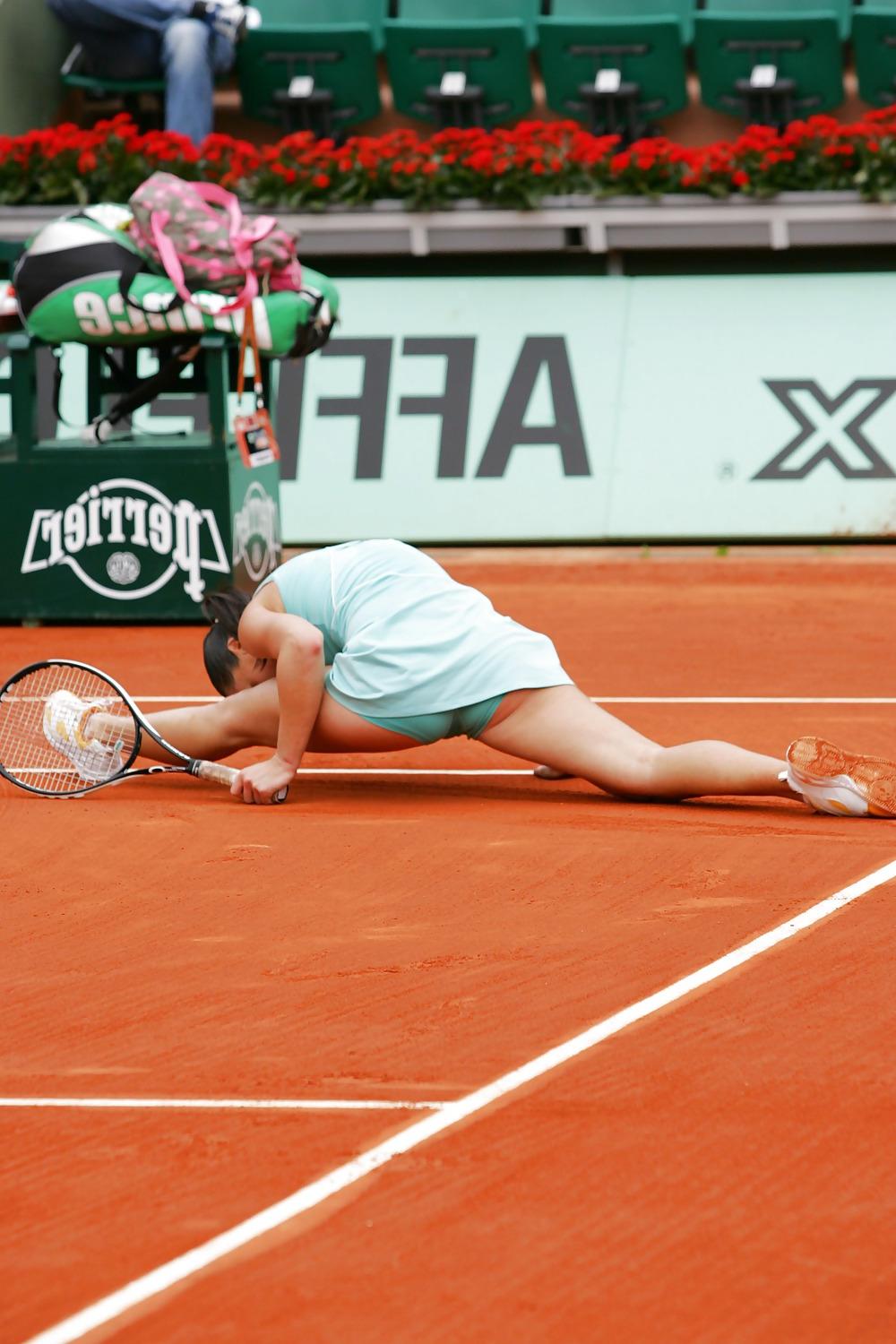 16P Jelena Jankovic Upskirts
