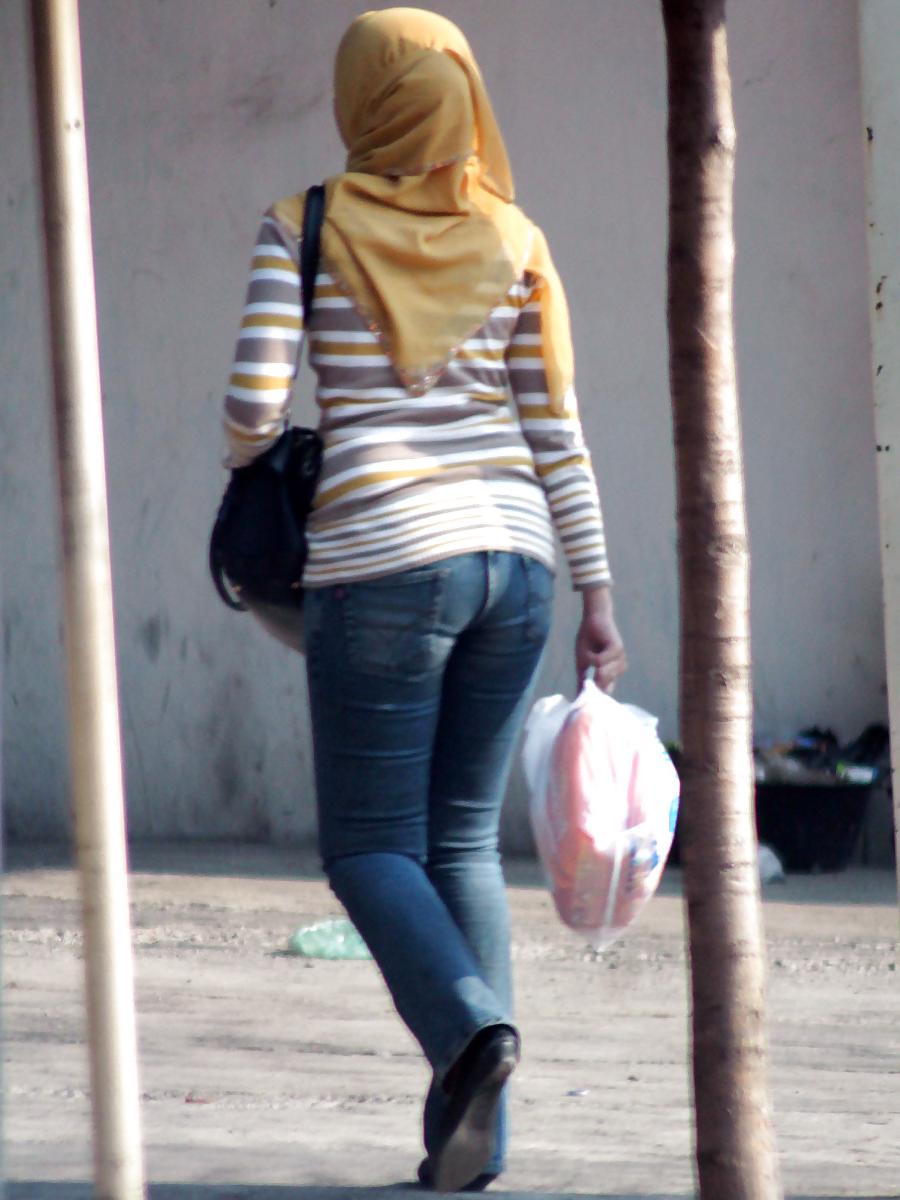 8P Sexy Girl in Hijab & Tight Jeans