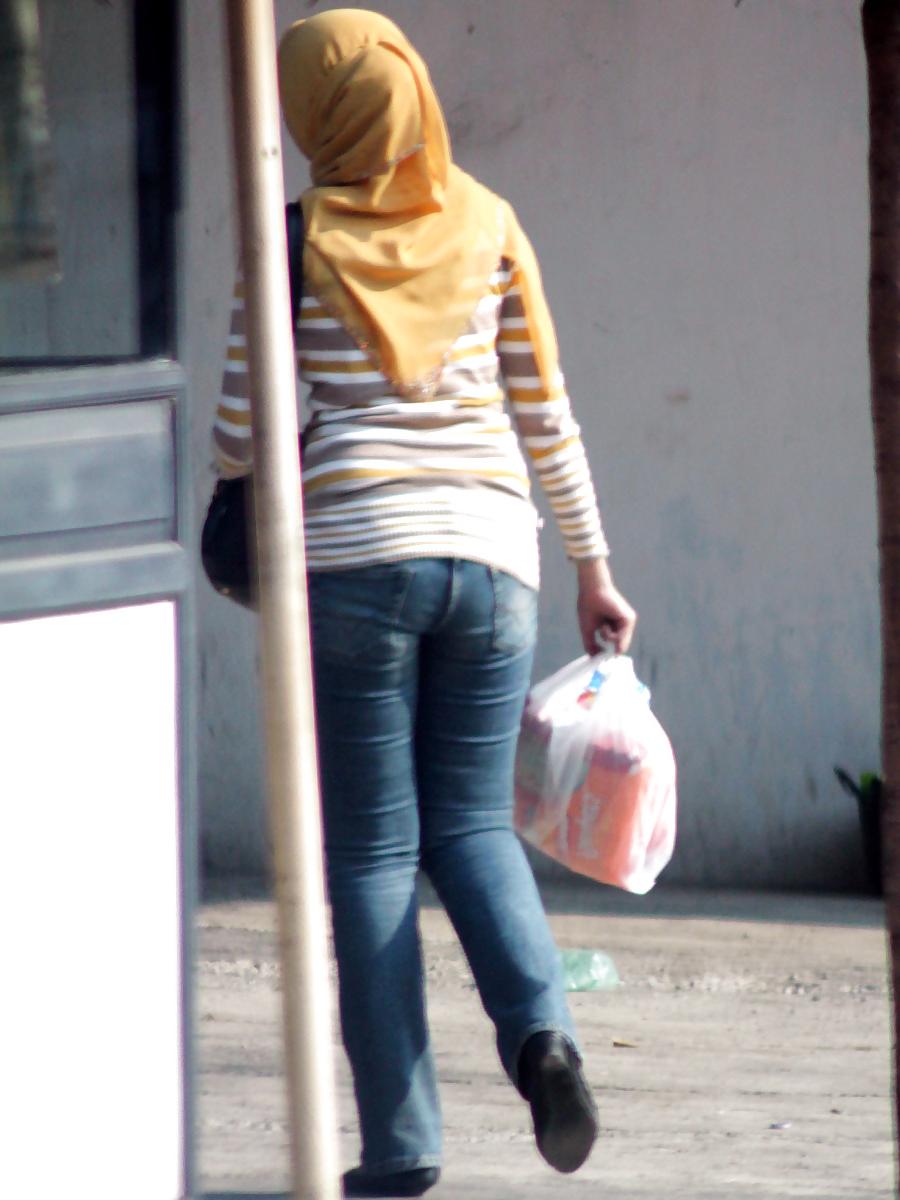 8P Sexy Girl in Hijab & Tight Jeans