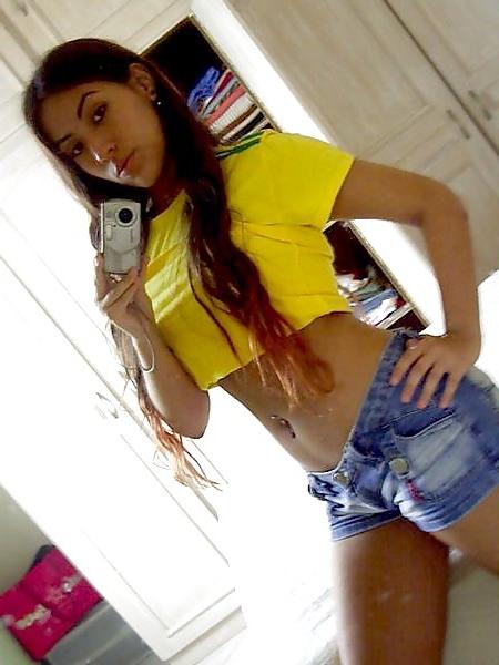 25P Latinas en shorts 2