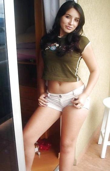 25P Latinas en shorts 2