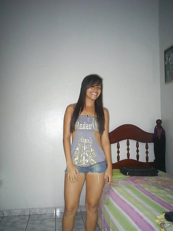 25P Latinas en shorts 2