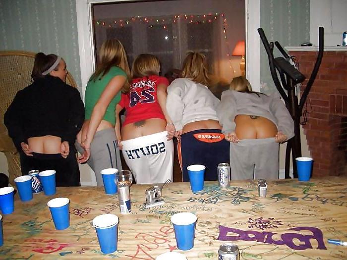 18P Girls that love to show their panties and bra2
