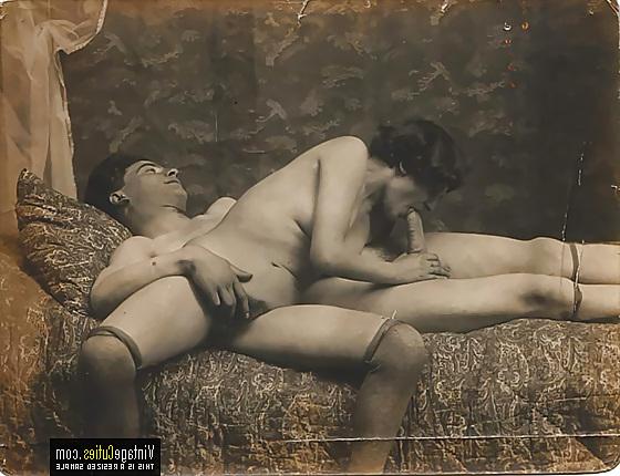 17P Vintage hetero couple B&W