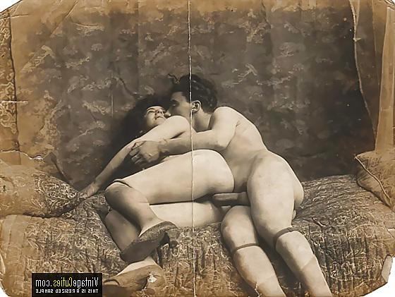 17P Vintage hetero couple B&W