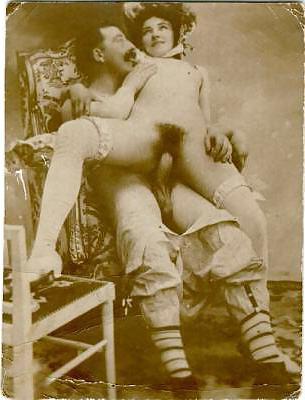 17P Vintage hetero couple B&W