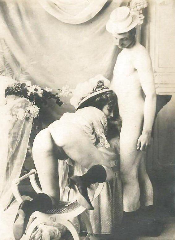 17P Vintage hetero couple B&W