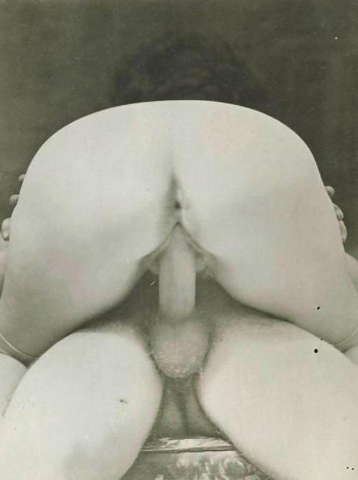 17P Vintage hetero couple B&W