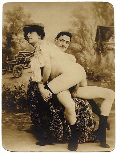 17P Vintage hetero couple B&W