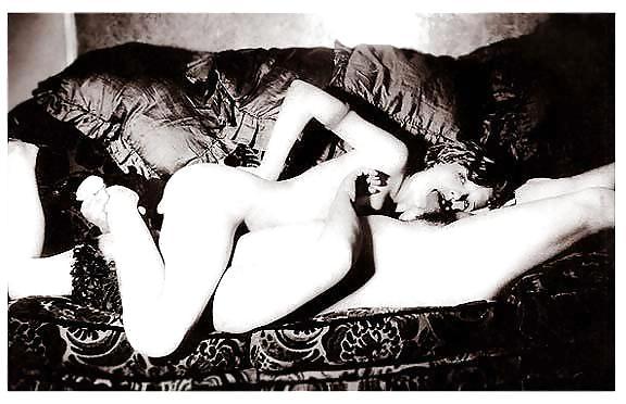 17P Vintage hetero couple B&W