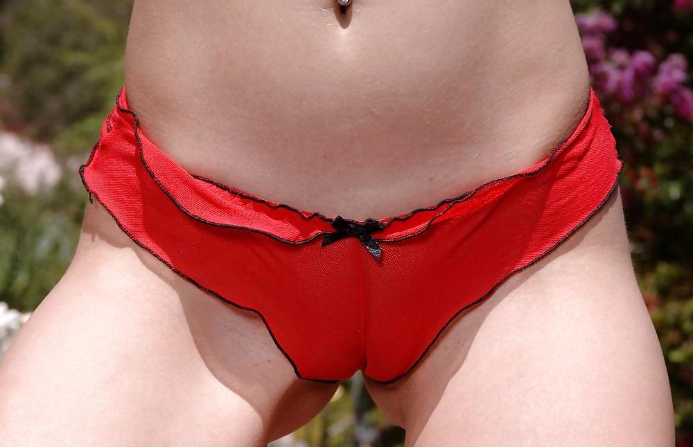 8P Camel toe 3