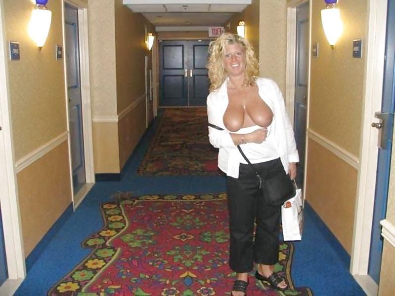 25P Les salopes s exhibent a l hotel
