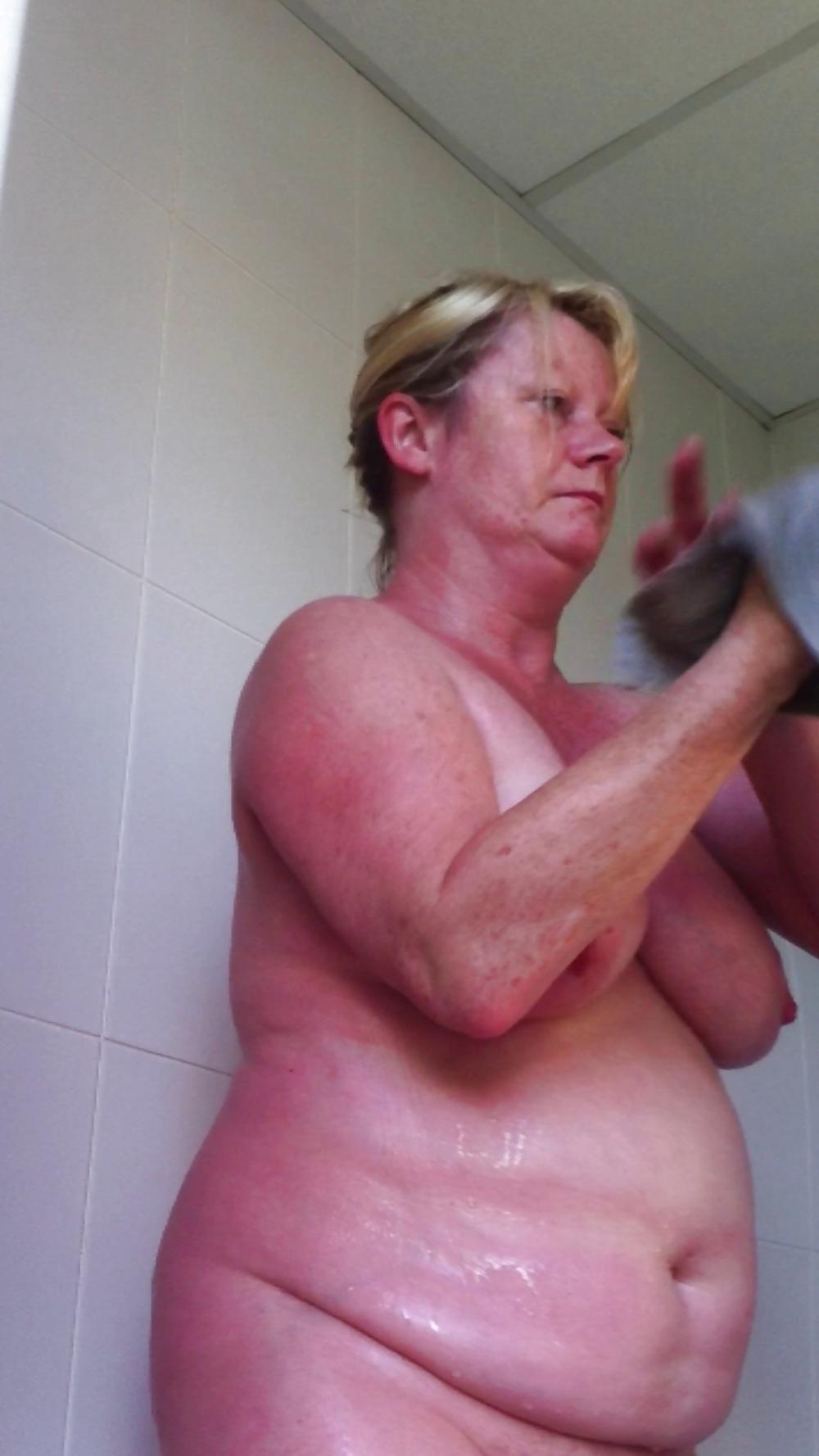 10P Fat showers her belly and tits