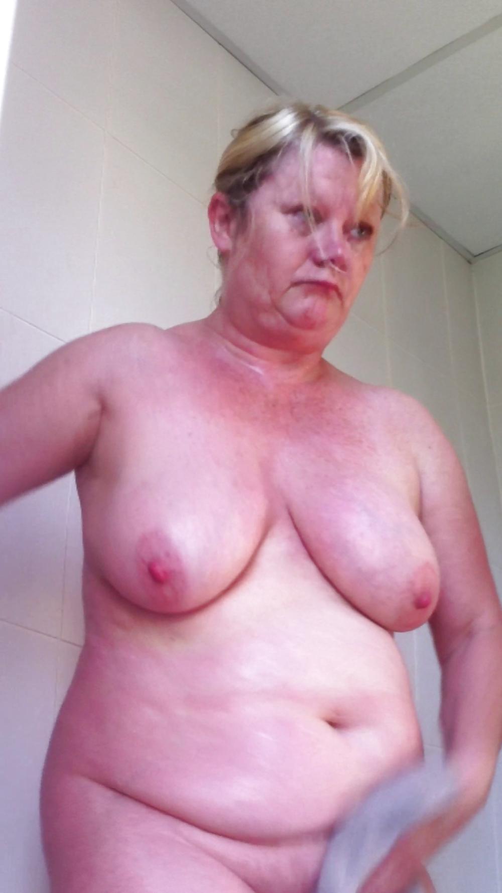 10P Fat showers her belly and tits