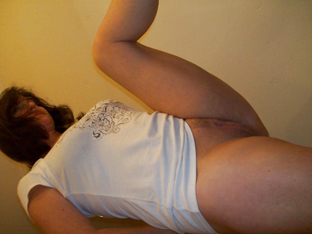18P Ass legs pussy up skirt feet closeup spread bend over pics 